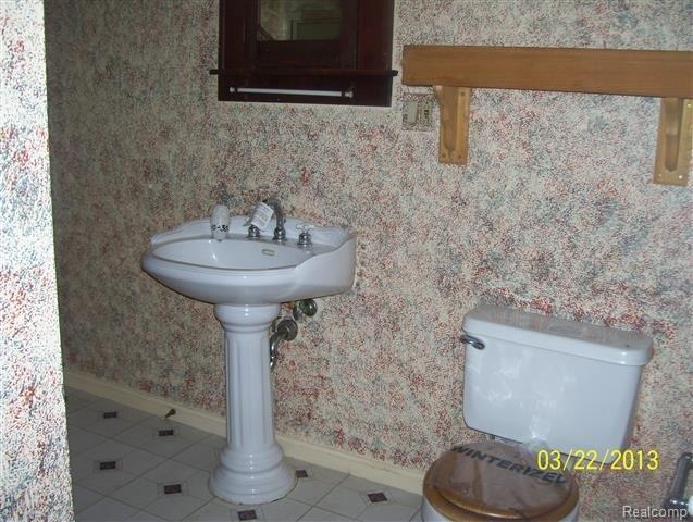 620 North Rochester Road Leonard, MI 48367 - Photo 13 of 25 bath.JPG