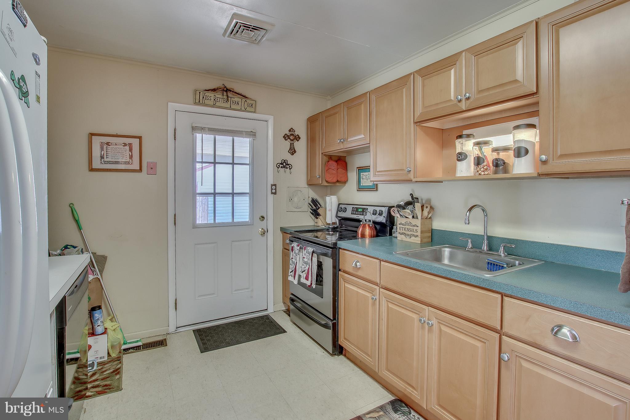 608 Auburn Road Fairless Hills, PA 19030 - Photo 6 of 23 Gallery Image 6