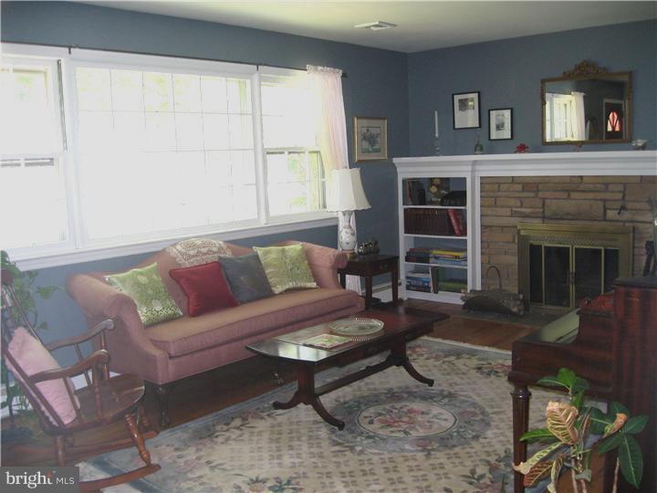 7 Lochatong Road Ewing, NJ 08628 - Photo 3 of 25 Gallery Image 3