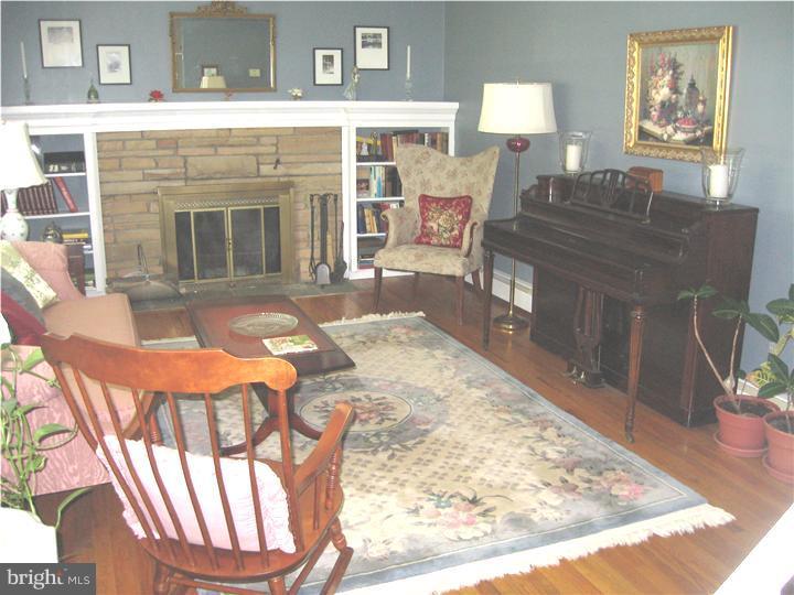 7 Lochatong Road Ewing, NJ 08628 - Photo 4 of 25 Gallery Image 4