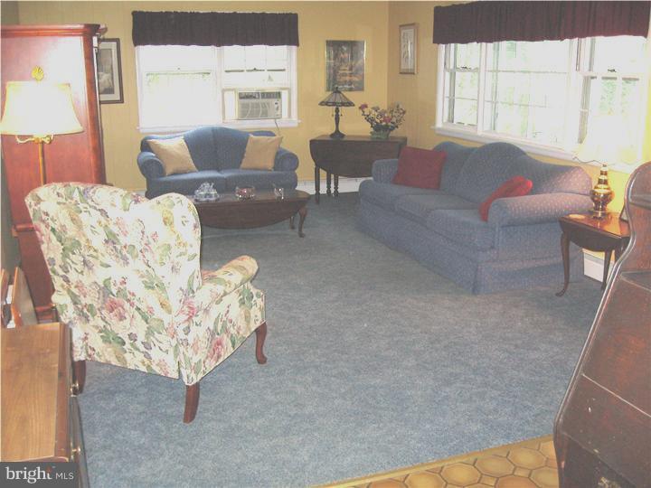 7 Lochatong Road Ewing, NJ 08628 - Photo 9 of 25 Gallery Image 9