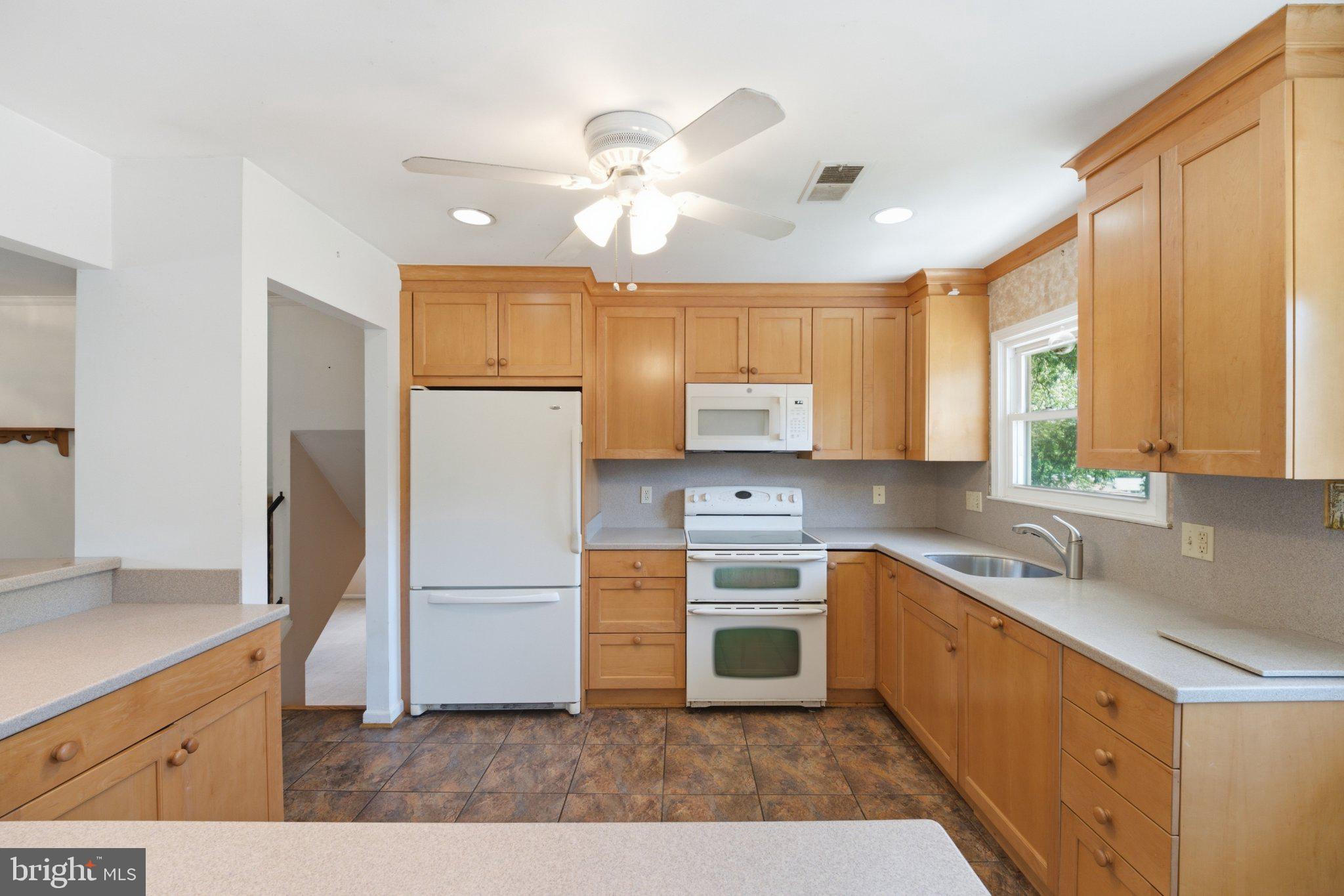 1206 East Iberia Road Sterling, VA 20164 - Photo 11 of 48