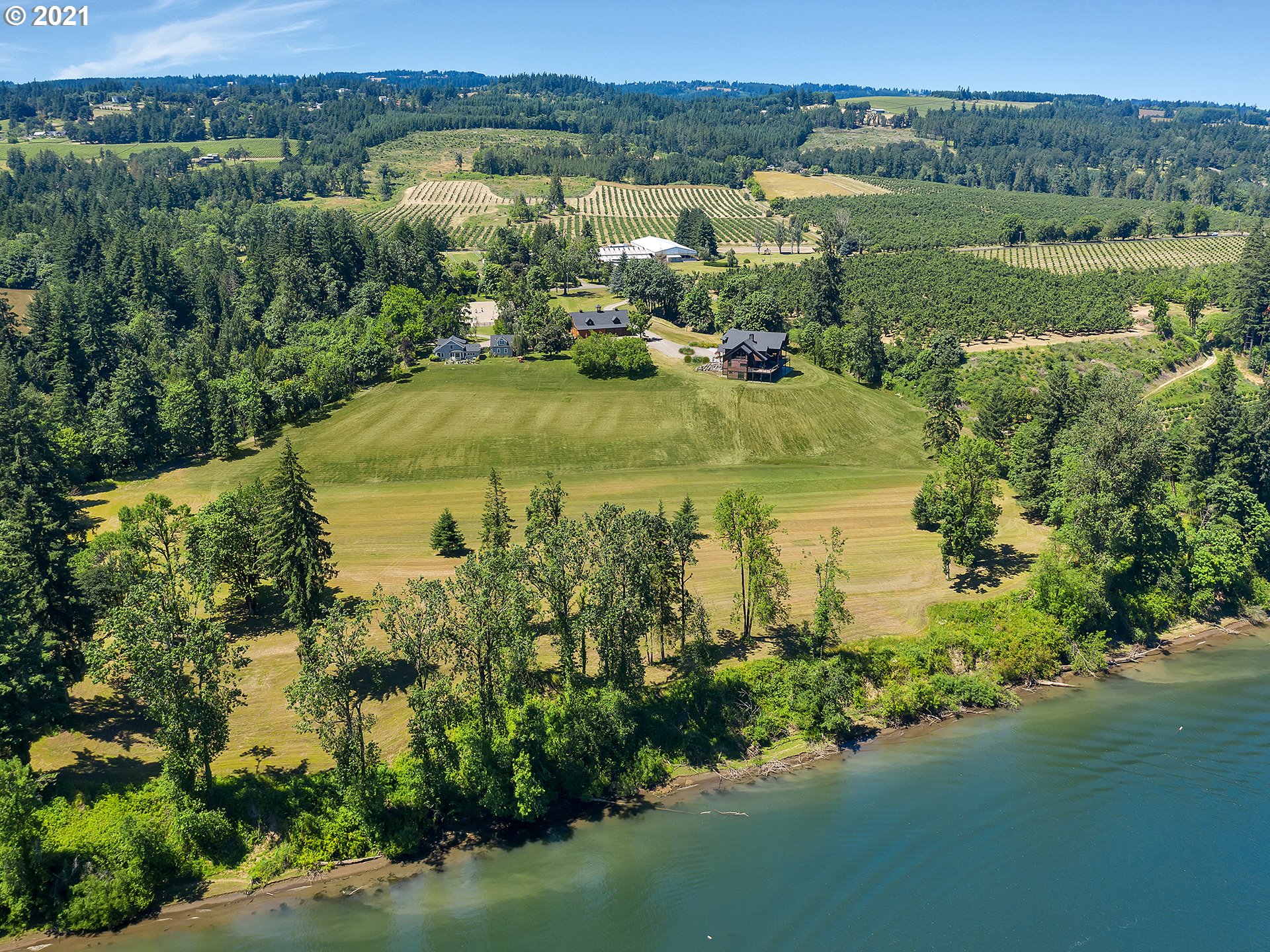 16096 Southwest Wilsonville Road Wilsonville, OR 97070 - Photo 2 of 32 a view of a lake with a city view