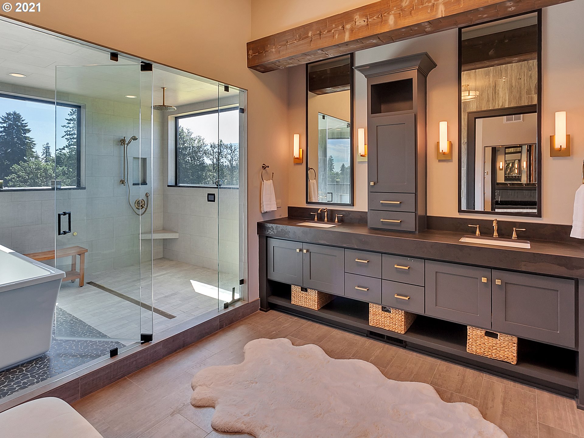 16096 Southwest Wilsonville Road Wilsonville, OR 97070 - Photo 12 of 32 a large bathroom with a tub a double vanity sink and a large mirror