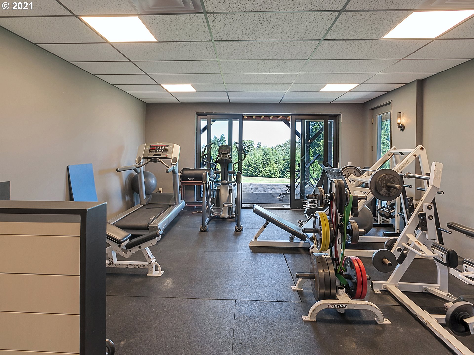 16096 Southwest Wilsonville Road Wilsonville, OR 97070 - Photo 19 of 32 a view of a room with gym equipment
