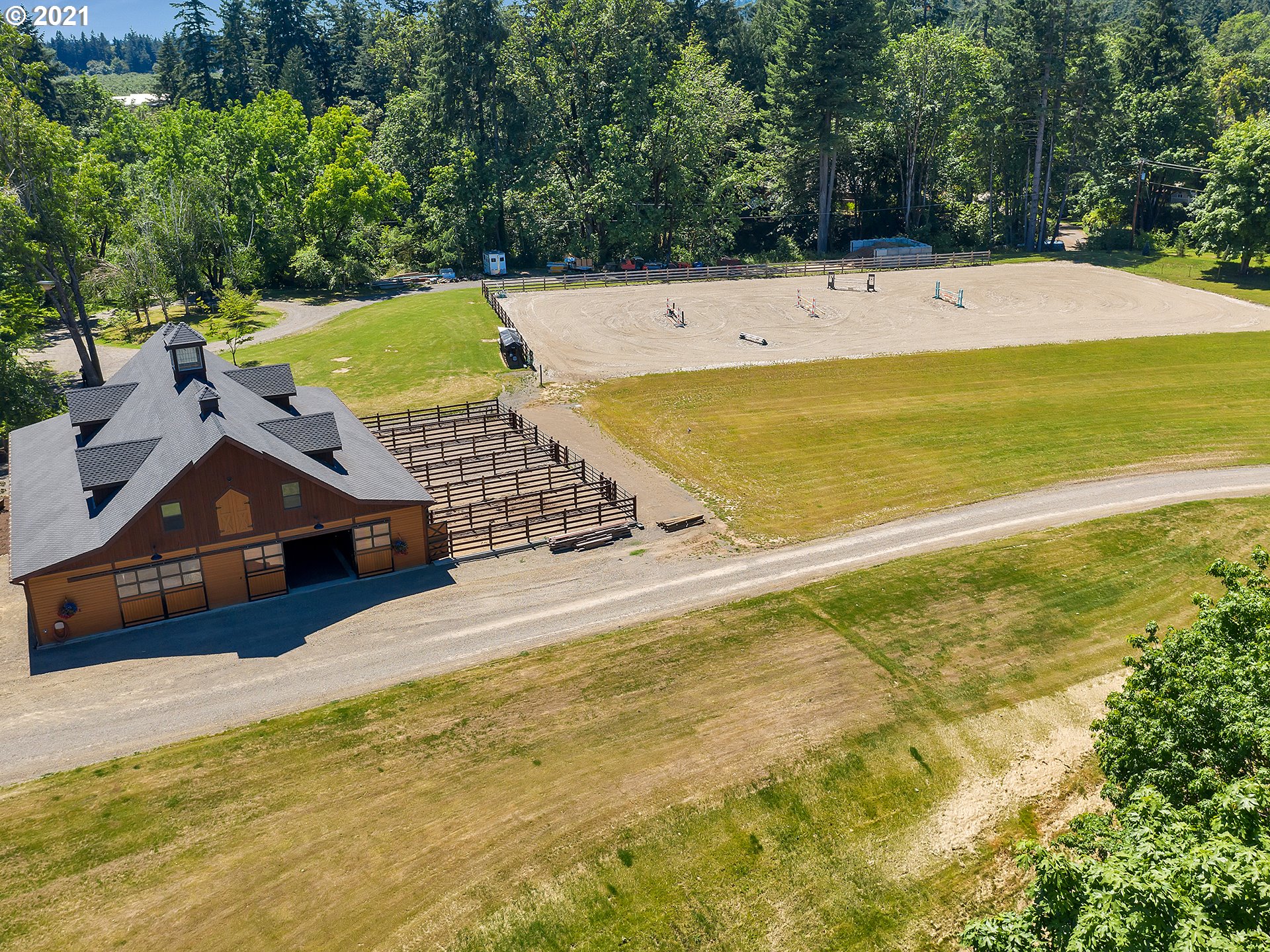 16096 Southwest Wilsonville Road Wilsonville, OR 97070 - Photo 20 of 32 a view of a swimming pool with an outdoor space