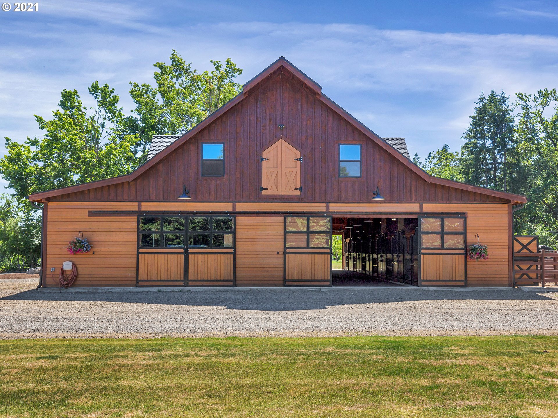 16096 Southwest Wilsonville Road Wilsonville, OR 97070 - Photo 21 of 32 a front view of a house with garden