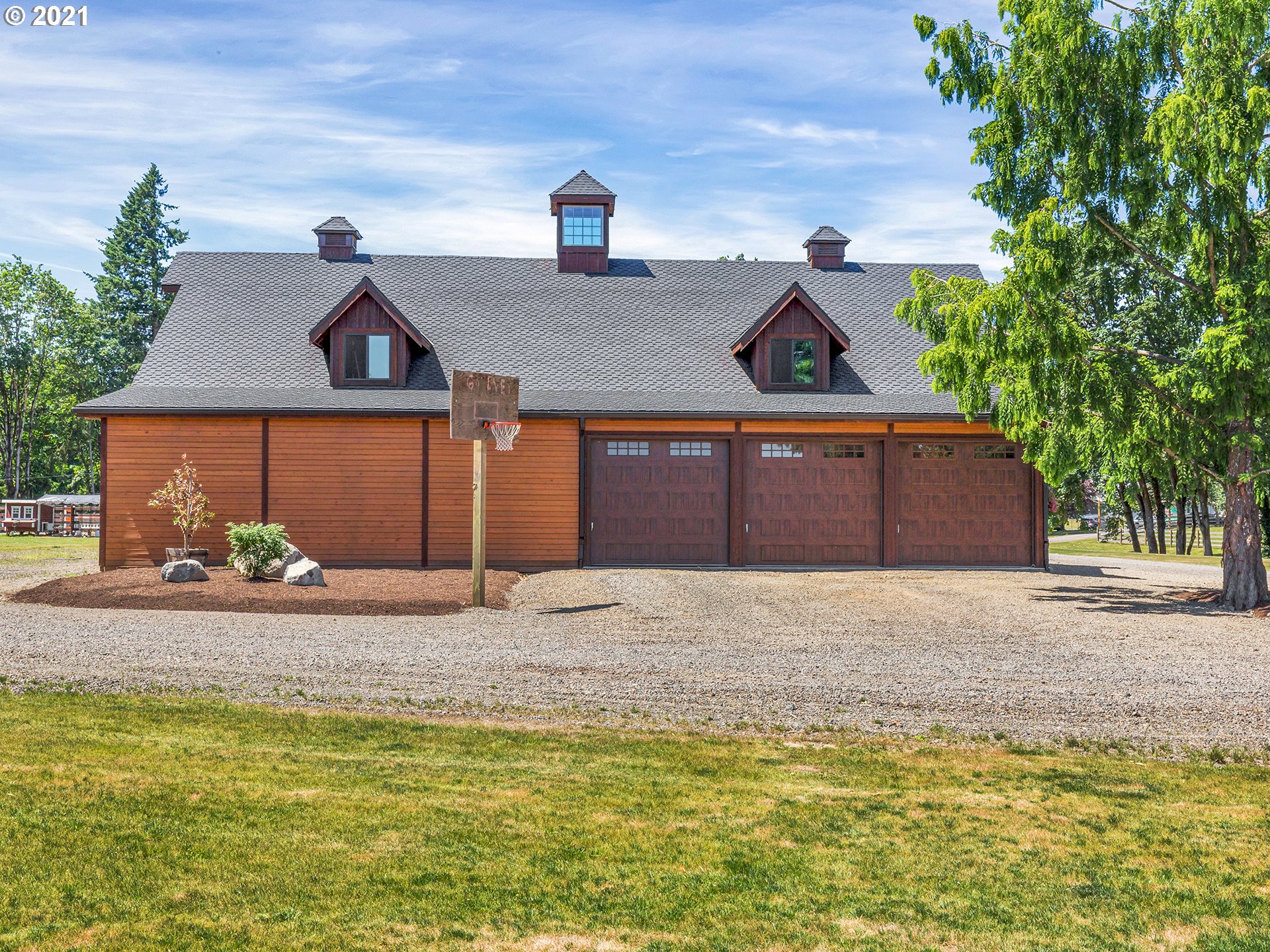 16096 Southwest Wilsonville Road Wilsonville, OR 97070 - Photo 31 of 32 a front view of house with yard