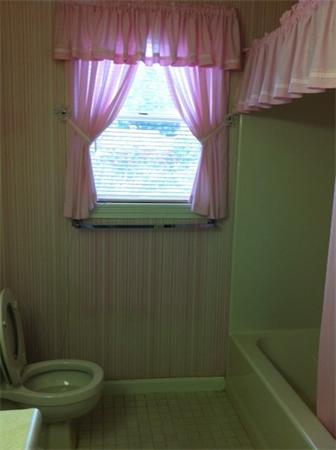 185 Manville Hill Road, Unit 302 Cumberland, RI 02864 - Photo 7 of 10