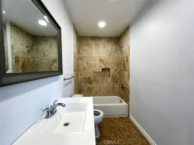 $4,000 | 1341 West School Street, Compton, CA 90220