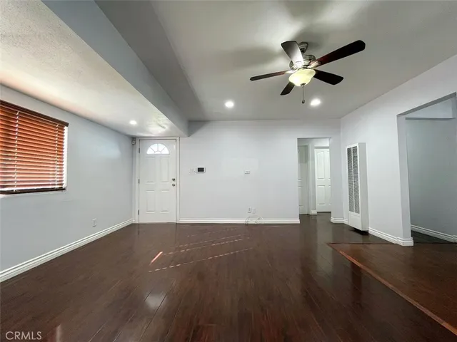 $4,000 | 1341 West School Street, Compton, CA 90220