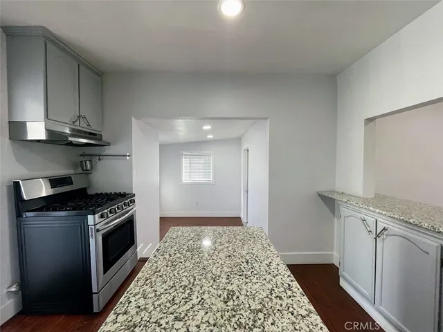 $4,000 | 1341 West School Street, Compton, CA 90220