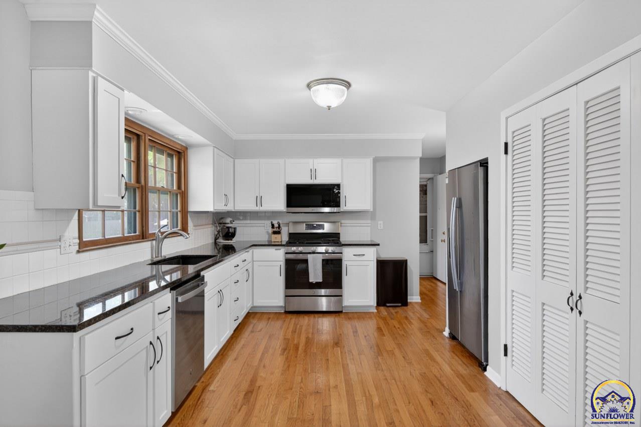 2031 Southwest Sims Avenue Topeka, KS 66604 - Photo 15 of 30