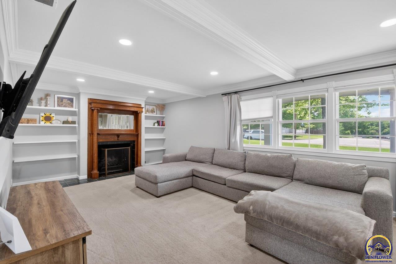 2031 Southwest Sims Avenue Topeka, KS 66604 - Photo 10 of 30