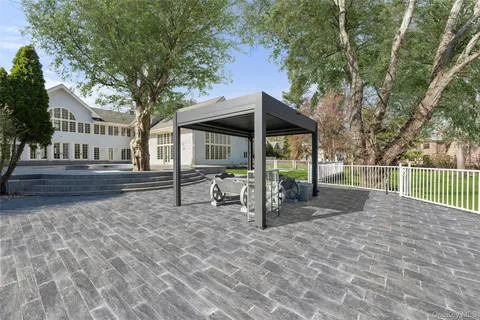 $4,995,000 | 2 High Point Terrace, Scarsdale, NY 10583