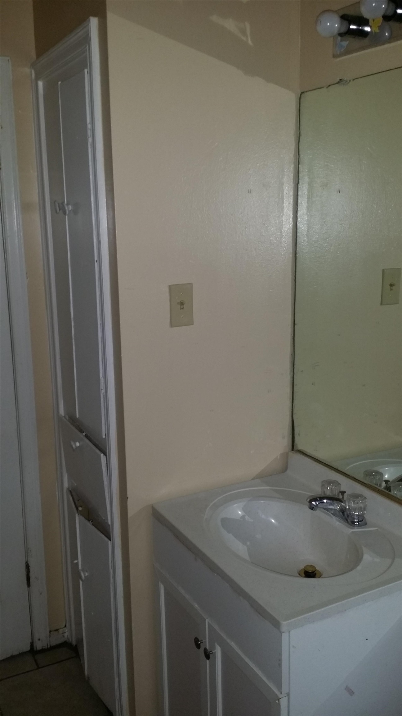 2023 Brighton Road Memphis, TN 38128 - Photo 12 of 21 a bathroom with a sink and shower