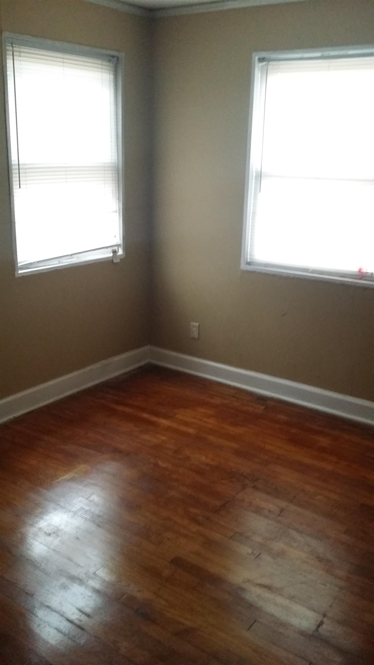 2023 Brighton Road Memphis, TN 38128 - Photo 15 of 21 an empty room with wooden floor and a window