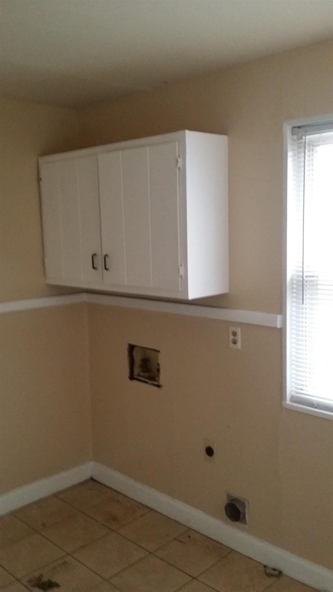 2023 Brighton Road Memphis, TN 38128 - Photo 9 of 21 Laundry area featuring cabinet space, washer hookup, and light tile patterned floors