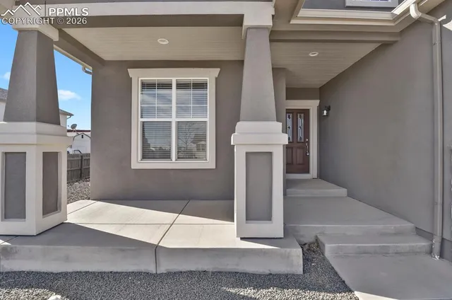 a view of entryway with a front door