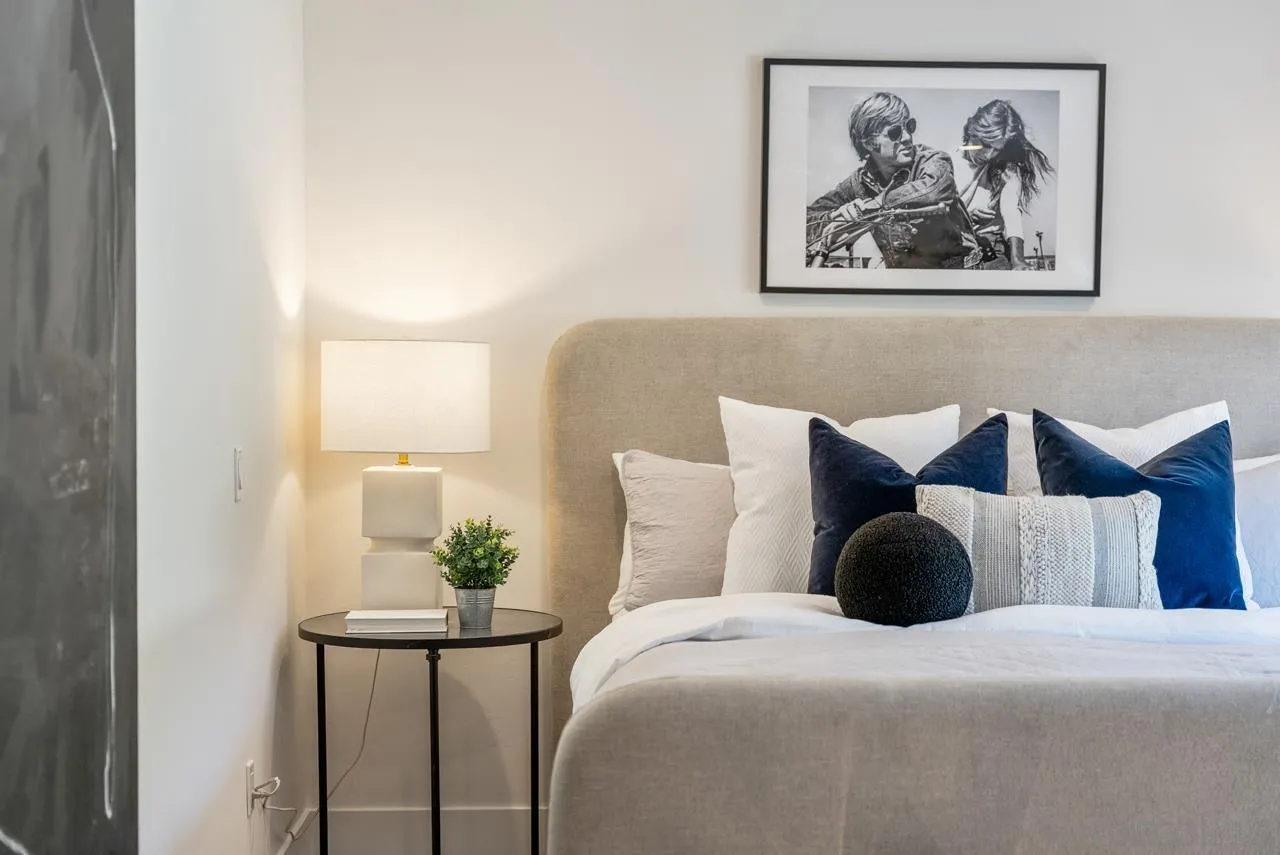 13711 Mercado Drive Del Mar, CA 92014 - Photo 28 of 46 a bed room with a bed and painting on the wall