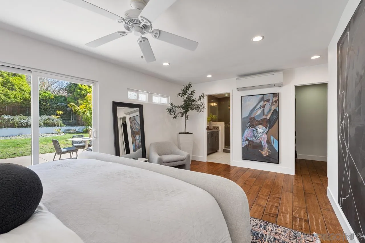 13711 Mercado Drive Del Mar, CA 92014 - Photo 30 of 46 a bed room with a bed and a large mirror