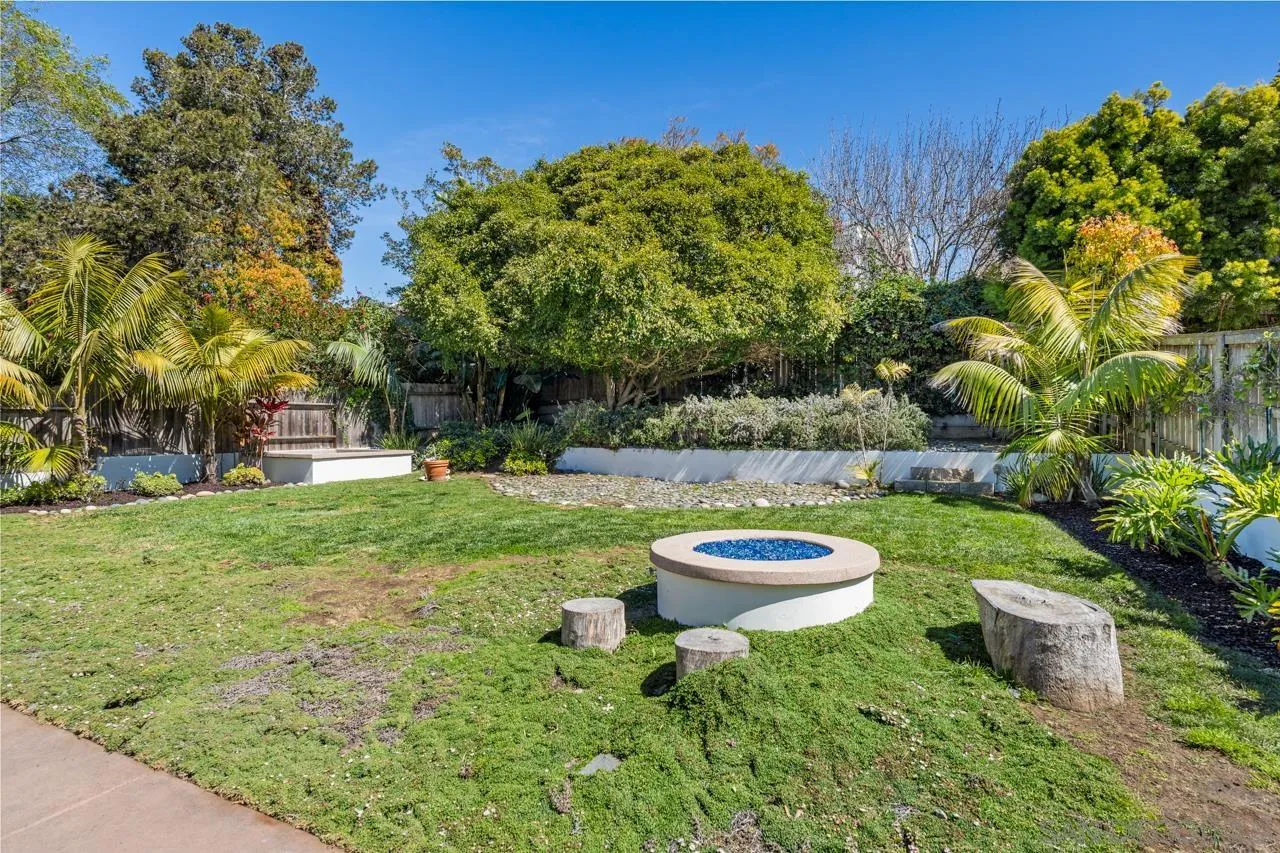 13711 Mercado Drive Del Mar, CA 92014 - Photo 44 of 46 a view of a backyard with sitting area