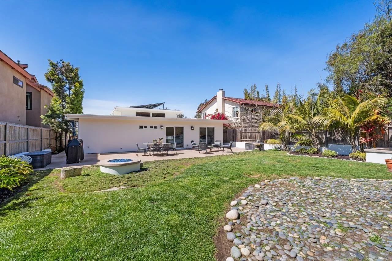 13711 Mercado Drive Del Mar, CA 92014 - Photo 46 of 46 a view of a house with backyard and sitting area