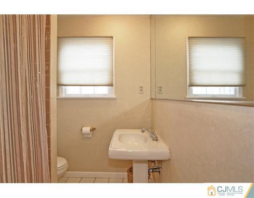 245 Dawes Road North Brunswick, NJ 08902 - Photo 16 of 25 Gallery Image 16