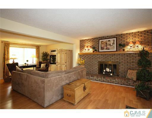 245 Dawes Road North Brunswick, NJ 08902 - Photo 9 of 25 Gallery Image 9