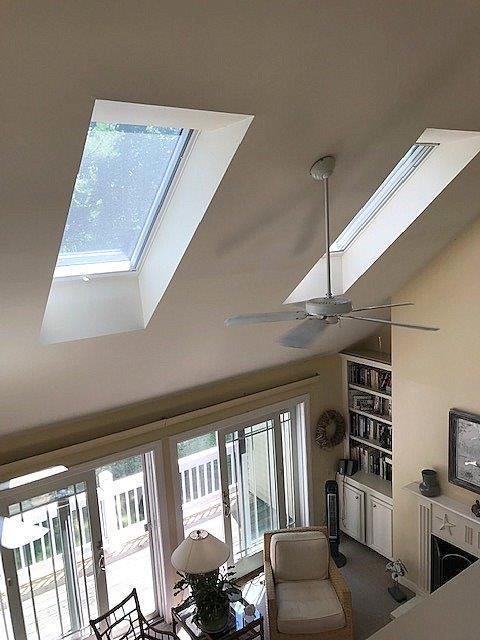 239 Sea Road, Unit 3 Kennebunk, ME 04043 - Photo 18 of 21 Lrm w/Vaulted Ceiling