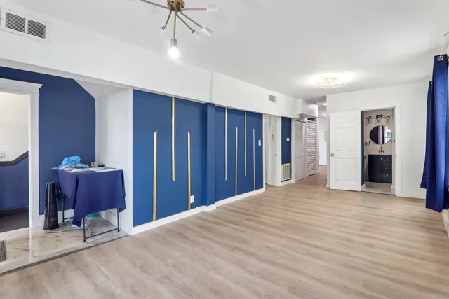 a view of a livingroom with furniture