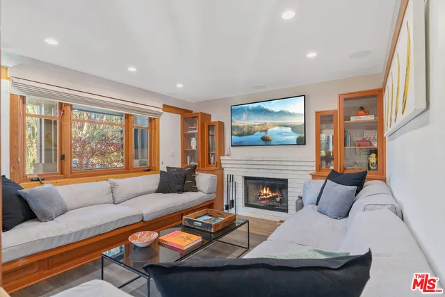 $4,750,000 | 706 Navy Street, Santa Monica, CA 90405