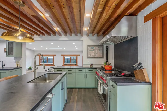 $4,750,000 | 706 Navy Street, Santa Monica, CA 90405