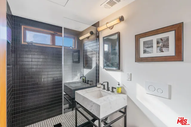 $4,750,000 | 706 Navy Street, Santa Monica, CA 90405