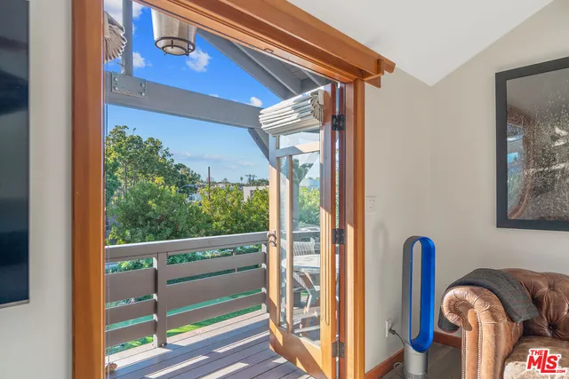 $4,750,000 | 706 Navy Street, Santa Monica, CA 90405