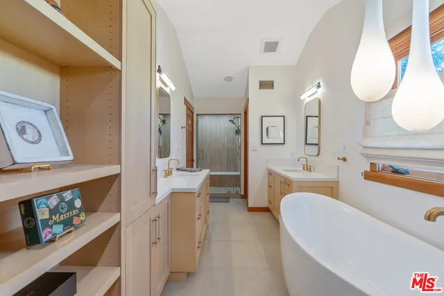 $4,750,000 | 706 Navy Street, Santa Monica, CA 90405