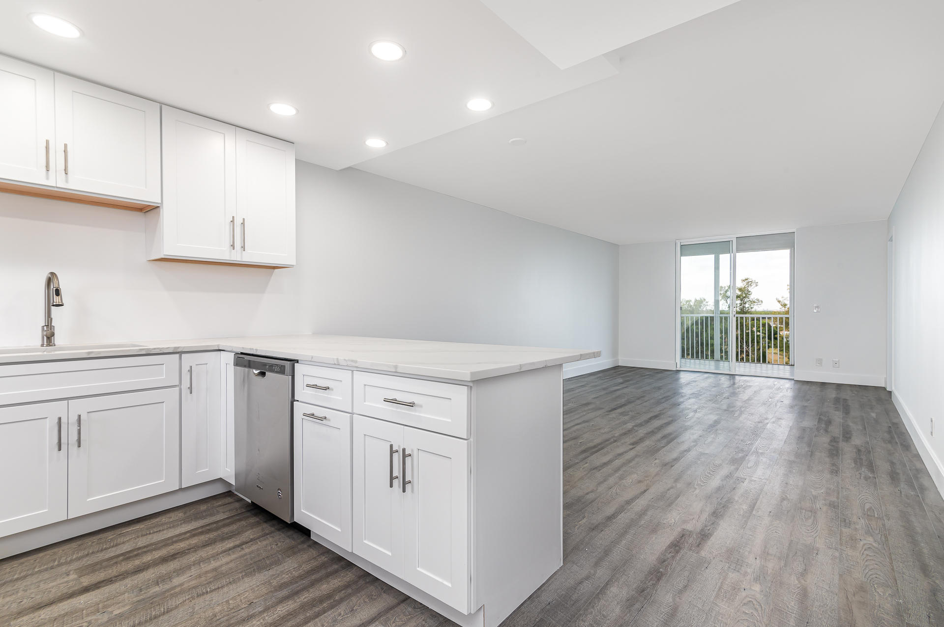5961 Northwest 2nd Avenue, Unit PHE Boca Raton, FL 33487 - Photo 3 of 19 photo-3