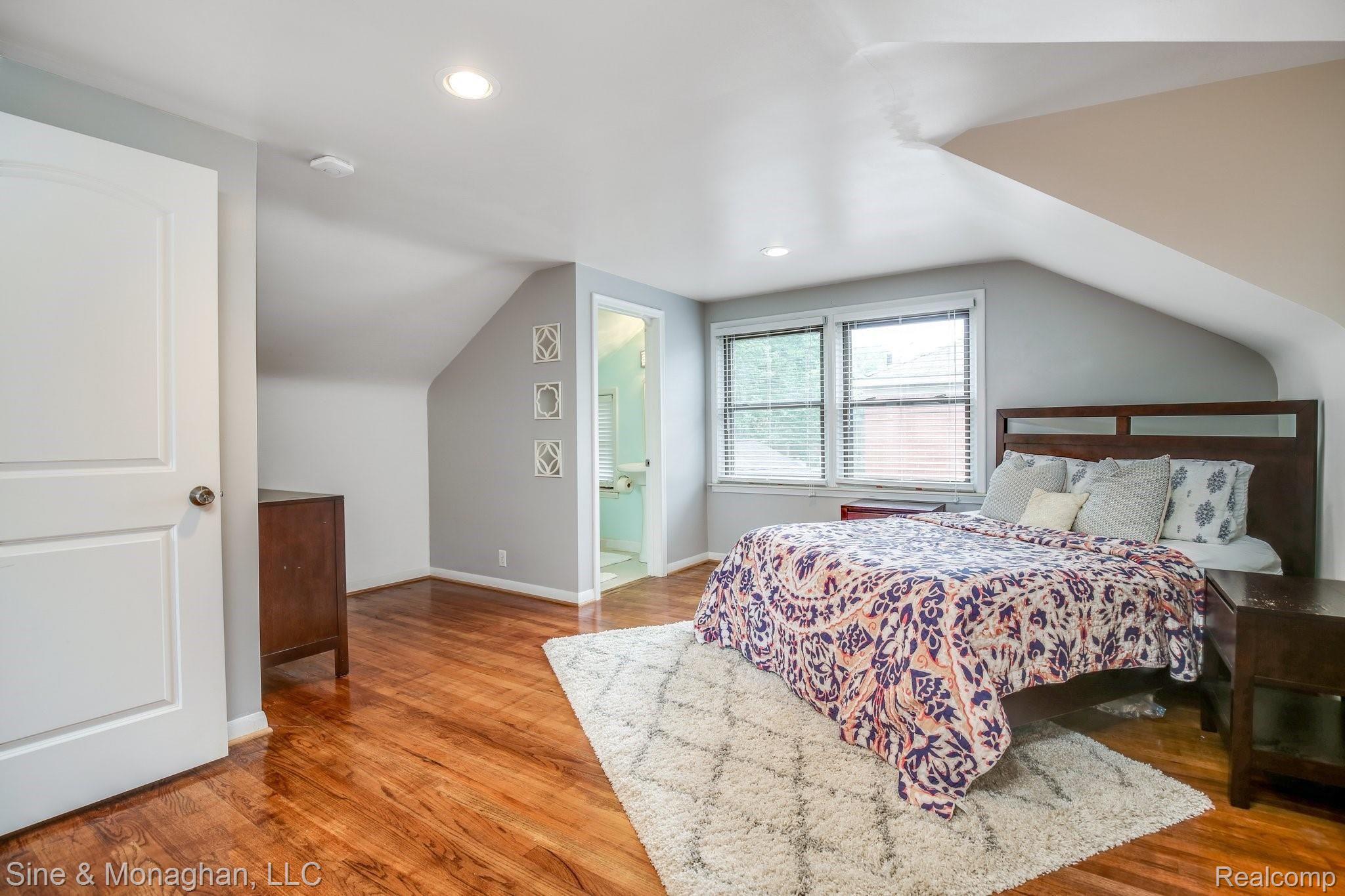 1624 Roslyn Road Grosse Pointe, MI 48236 - Photo 23 of 31 1624+Roslyn+Rd+Grosse+Pointe+Woods-26-web.jpg