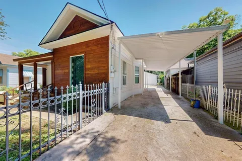 $525,000 | 712 West Eighth Street, Dallas, TX 75208