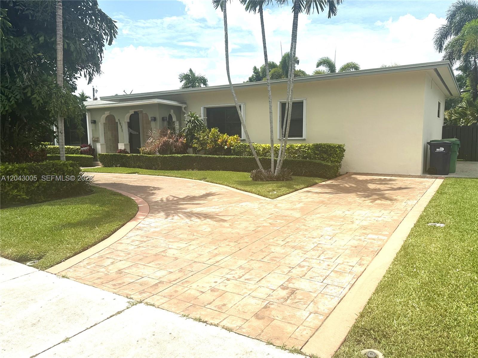 5931 Southwest 46th Street Miami, FL 33155 - Photo 4 of 35