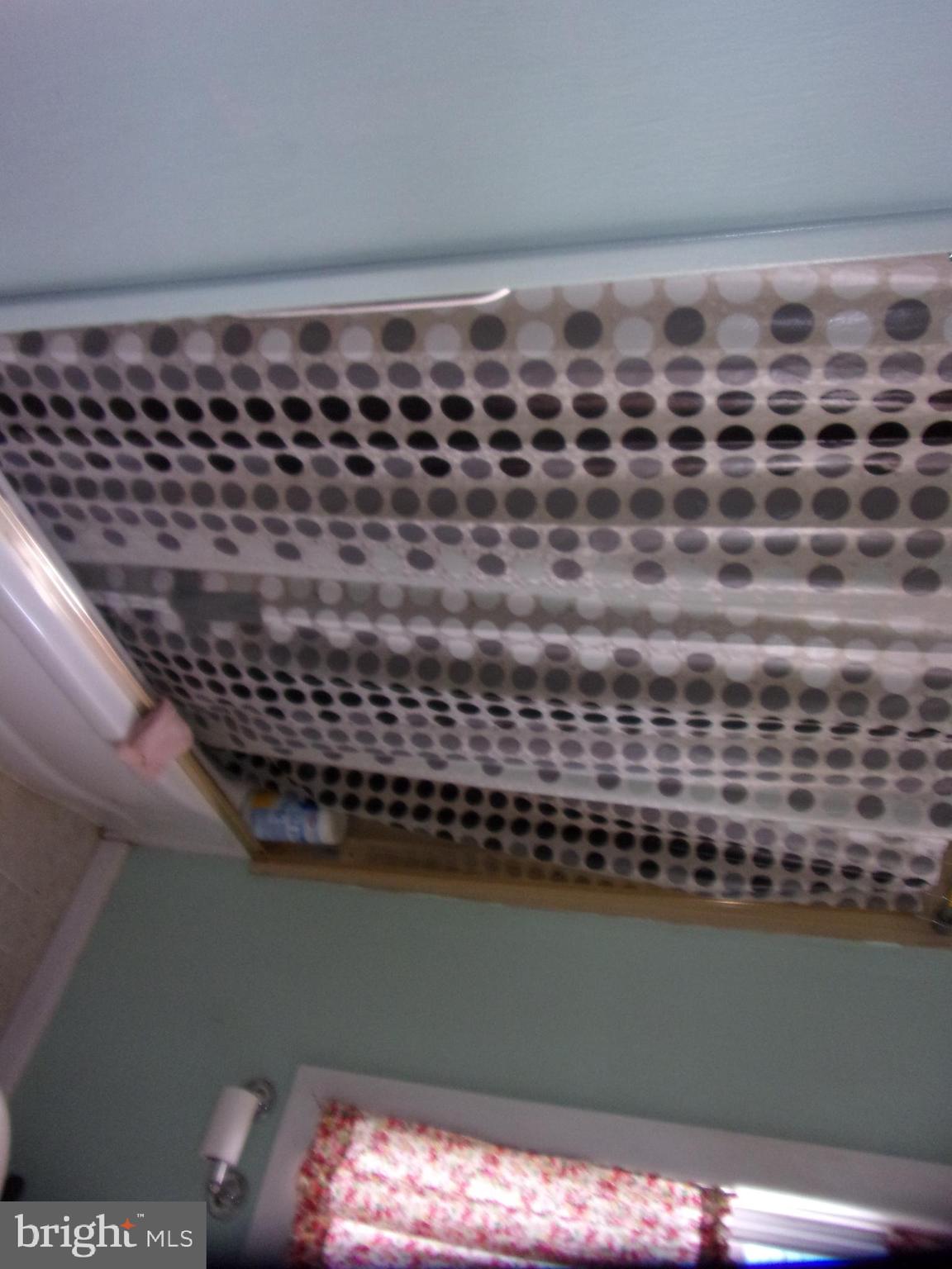 8038 Wynbrook Road Baltimore, MD 21224 - Photo 15 of 27 8038 Wynbrook Rd 21224 Shower