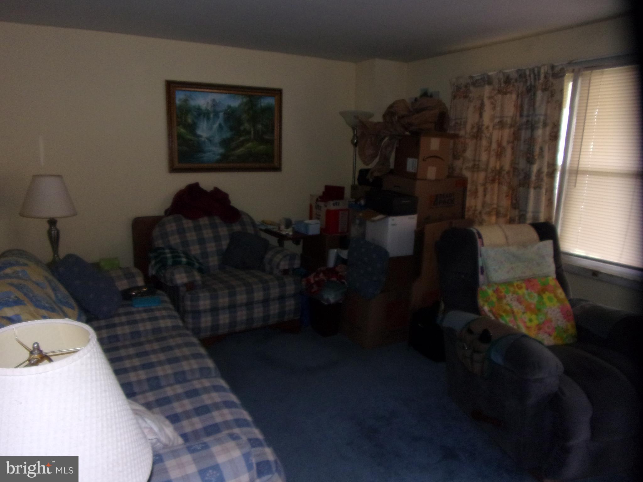 8038 Wynbrook Road Baltimore, MD 21224 - Photo 4 of 27 8038 Wynbrook Rd 21224 Living Room