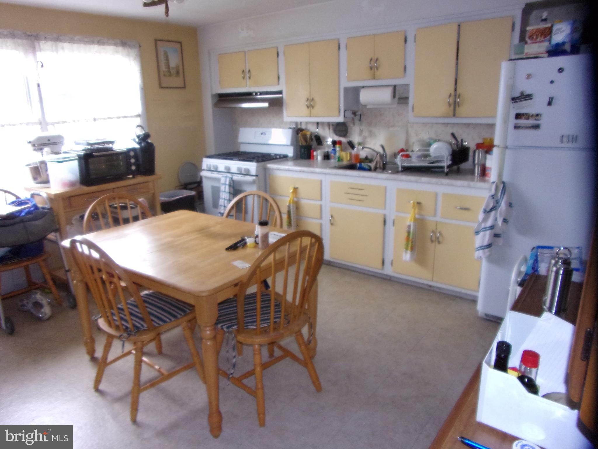 8038 Wynbrook Road Baltimore, MD 21224 - Photo 6 of 27 8038 Wynbrook Rd 21224 Kitchen Dining Area