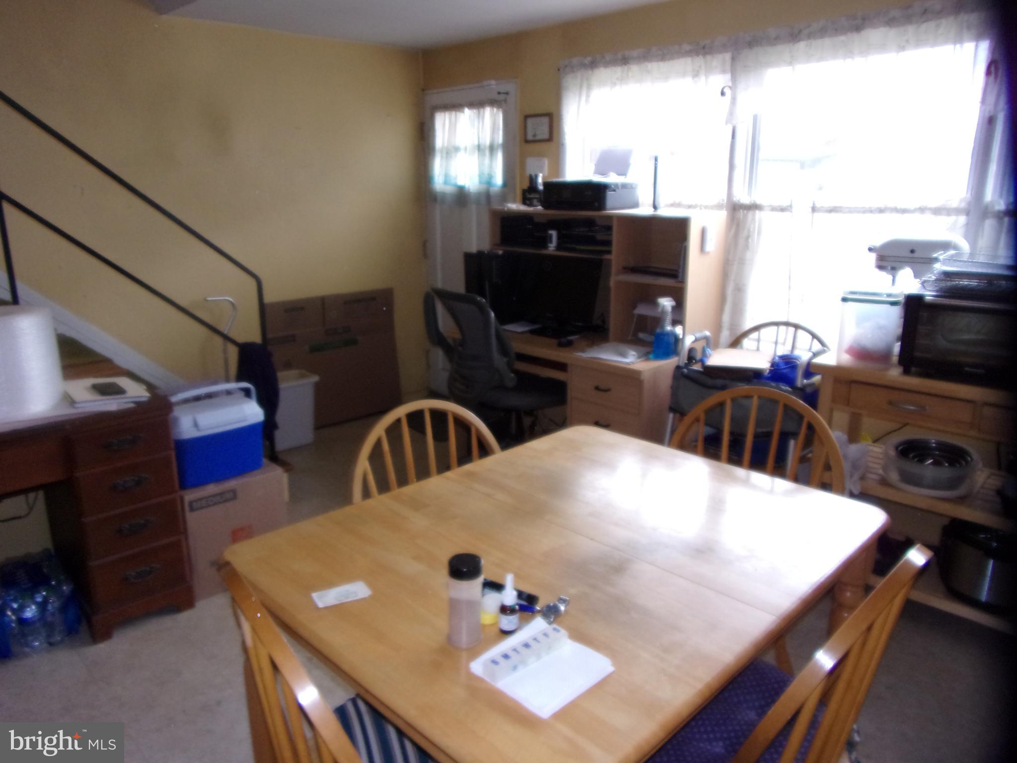 8038 Wynbrook Road Baltimore, MD 21224 - Photo 7 of 27 8038 Wynbrook Rd 21224 Kitchen Dining Area