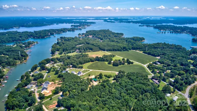 $829,900 | 4265 Candlewood Drive, Sherrills Ford, NC 28673