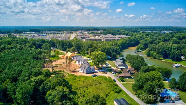 $829,900 | 4265 Candlewood Drive, Sherrills Ford, NC 28673