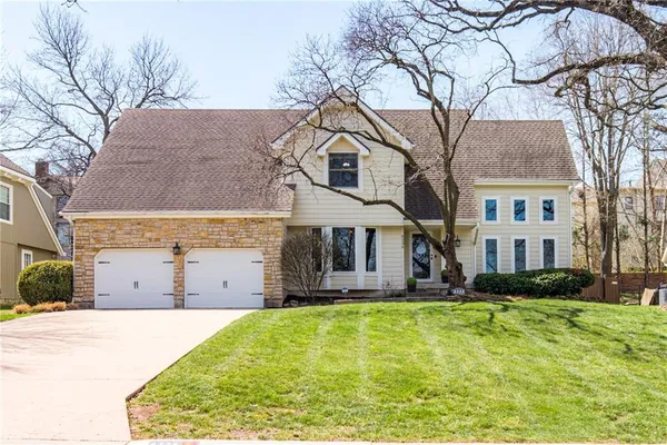 $525,000 | 8336 Rosehill Road, Lenexa, KS 66215