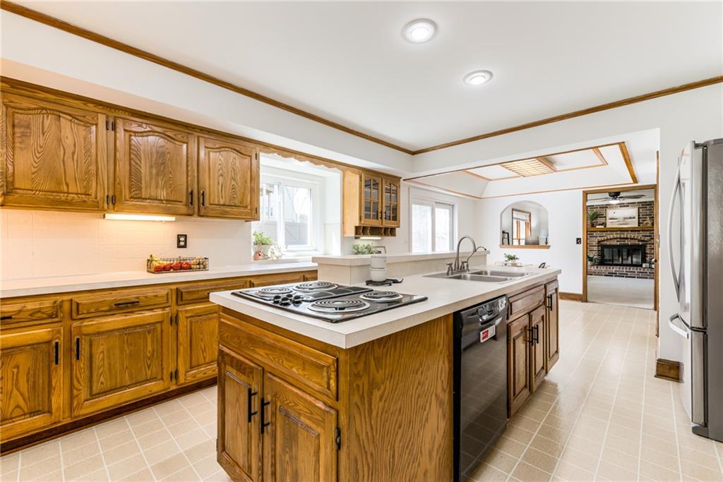 8336 Rosehill Road Lenexa, KS 66215 - Photo 12 of 33