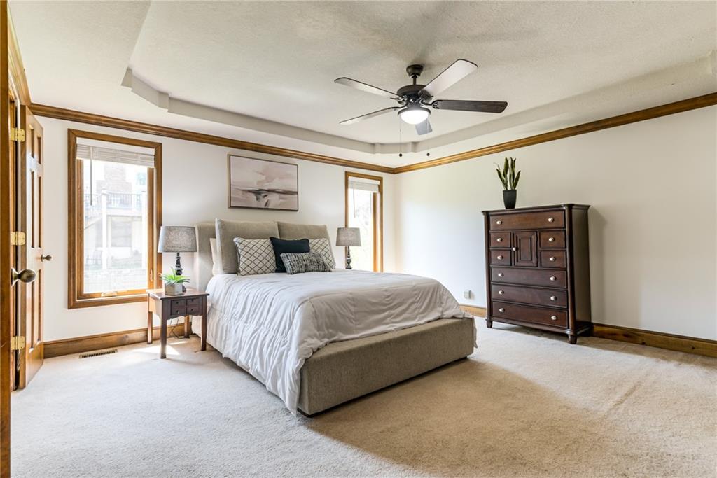 8336 Rosehill Road Lenexa, KS 66215 - Photo 15 of 33