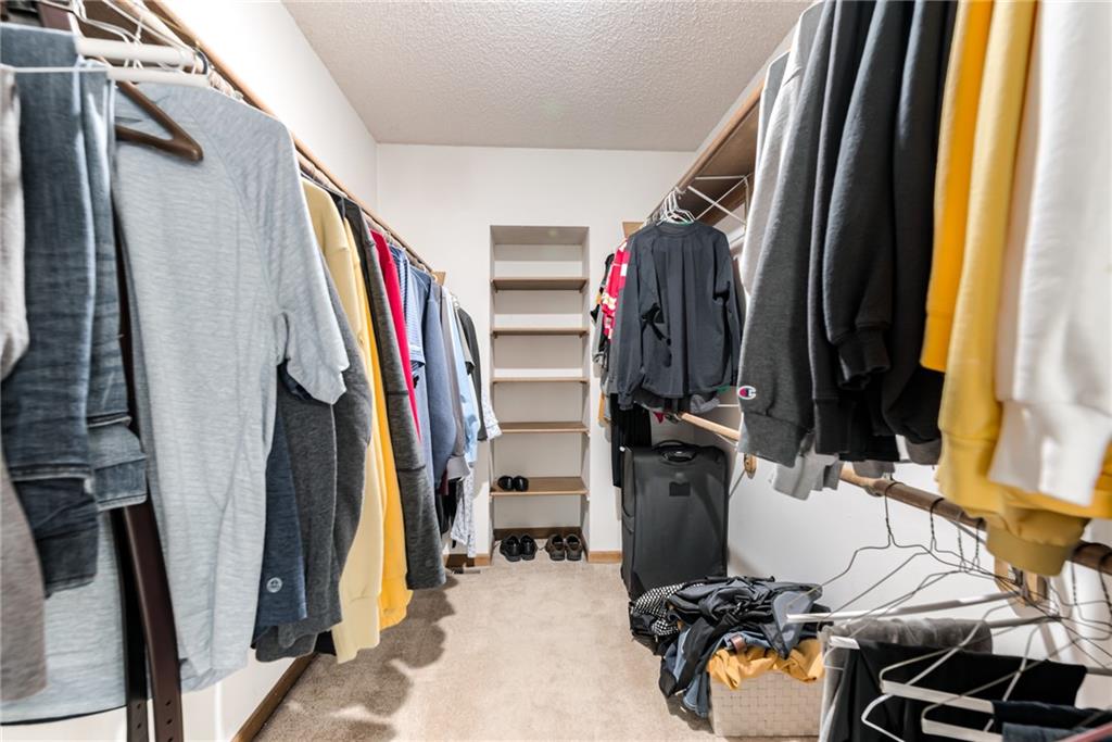 8336 Rosehill Road Lenexa, KS 66215 - Photo 19 of 33